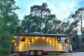 Silver Belle Airstream Glamper Near Tybee & City
